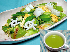 写真／「エンドウ豆の冷たいスープ」と「青菜とイカと卵のあっさり炒め」